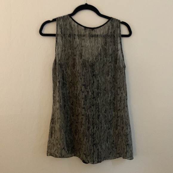 BCBGeneration flowy top - Picture 3 of 3